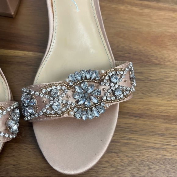 Betsey Johnson Women's Sb-Mel Heeled Sandal tan silver size 5.5 - Picture 4 of 14